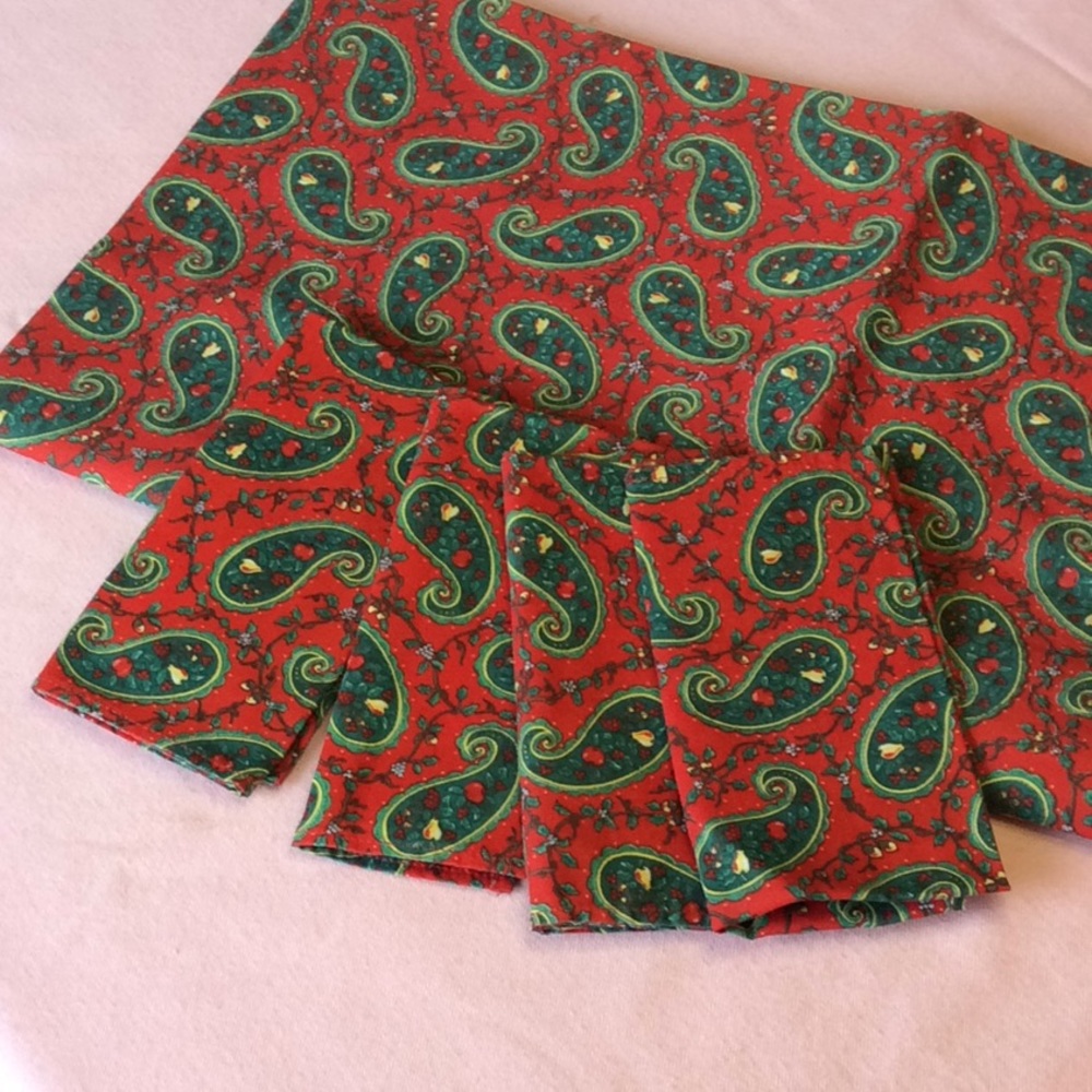 FINAL SALE PRICE BN Handmade Tablecloth & 4 Matching Napkins